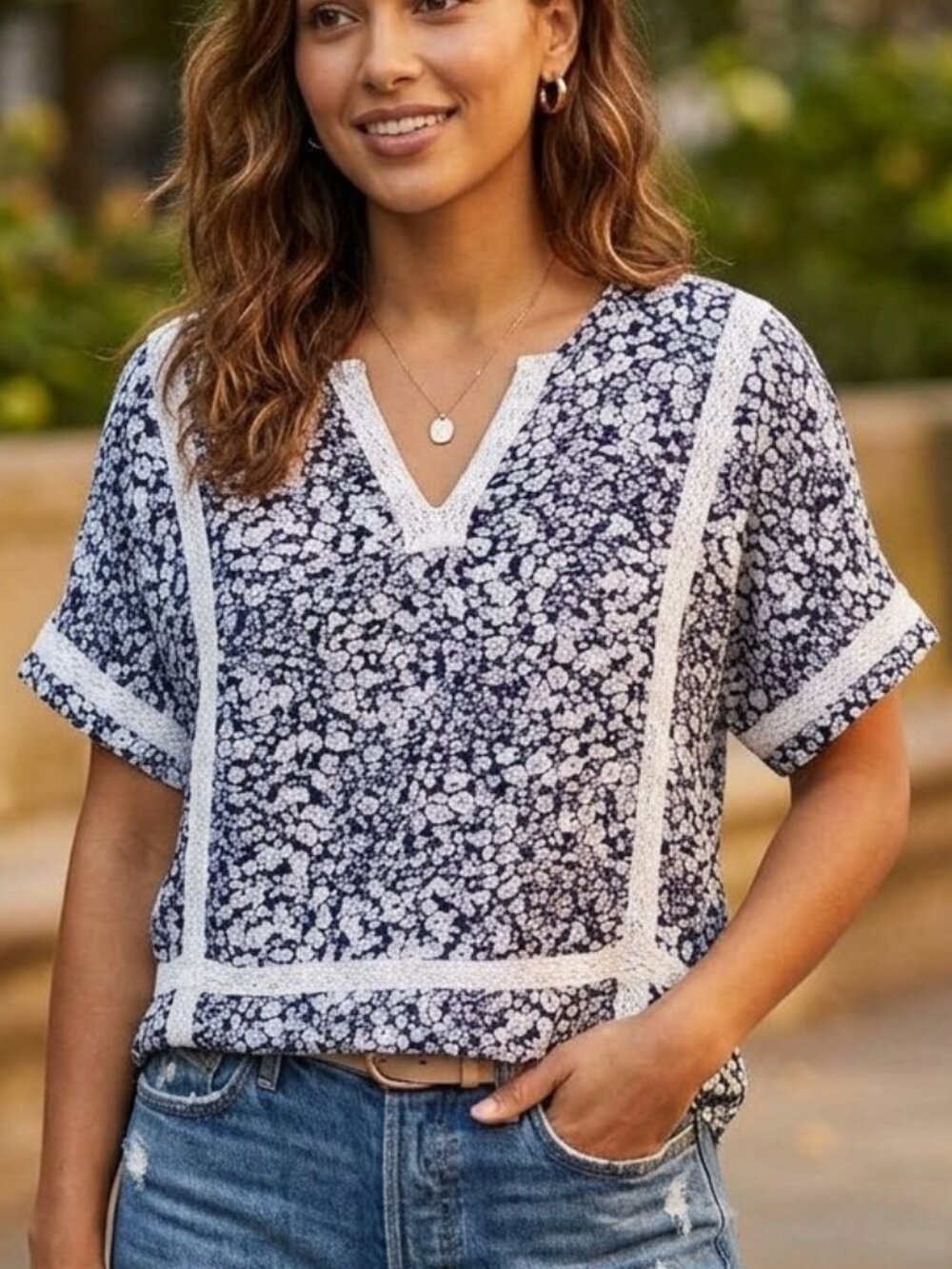 Seven 7 Blue White Floral Crinkle Rayon Top with Crochet Lace Trim Size‎ L